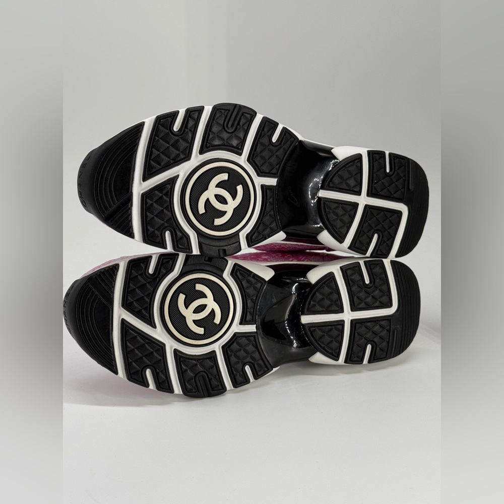 Chanel Pink Tweed CC Sneakers Size 35 1/2 - Picture 9 of 11